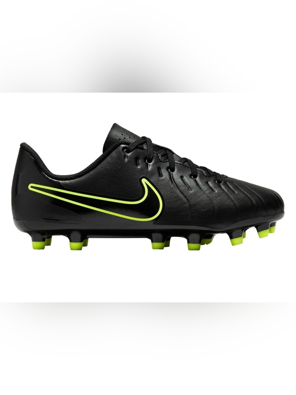 Nike kids Tiempo Legend 10 soccer cleats size (2.5)
